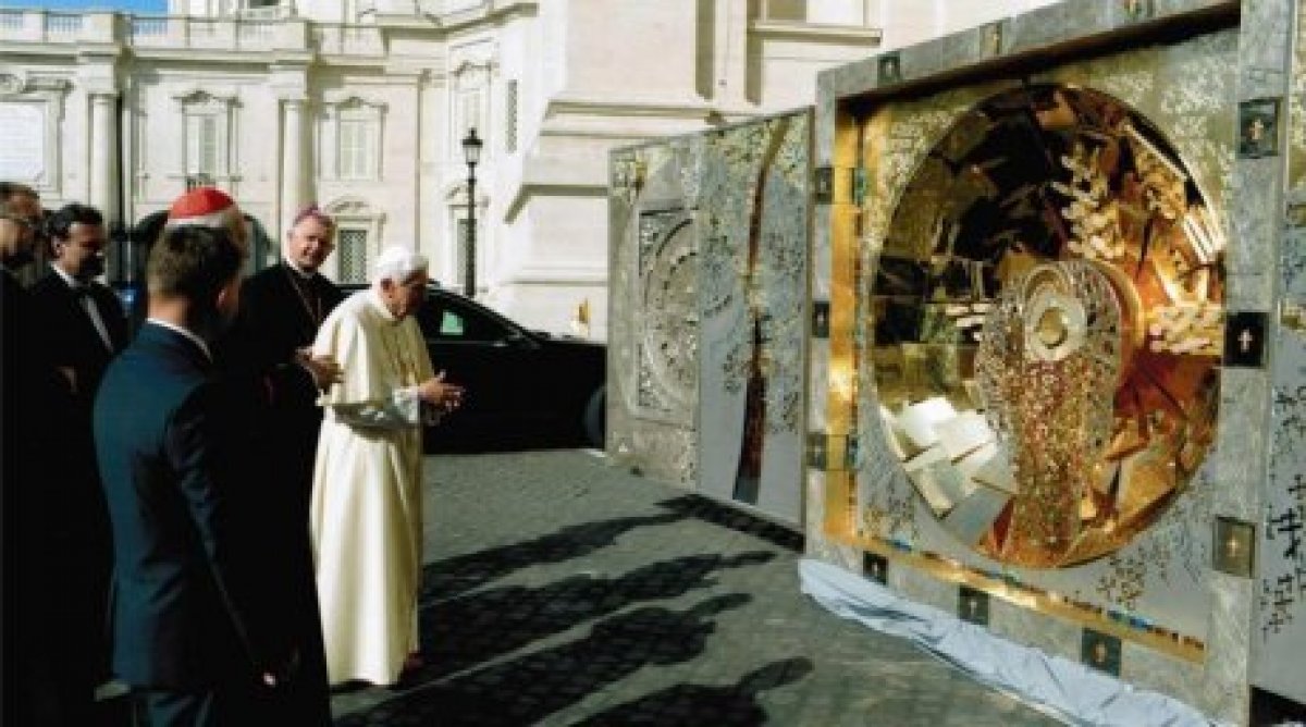 Kazakhstan's Catholics receive unique golden altar ...