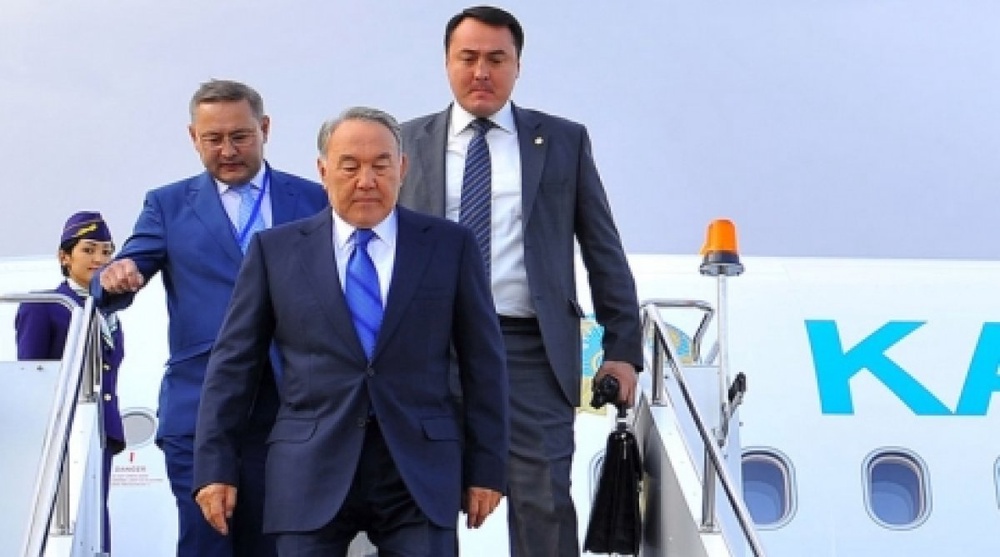 Kazakhstan President Nursultan Nazarbayev arrived to SCO meeting. ©Press-service of Kyrgyzstan government