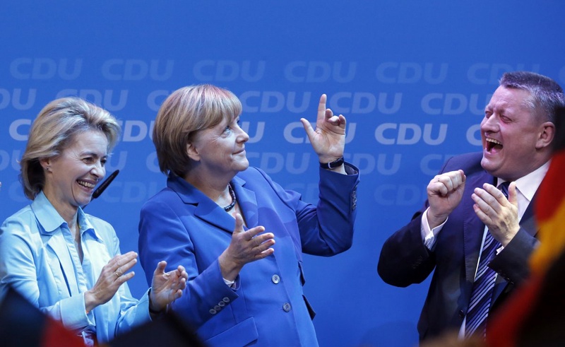 German Labour Minister Ursula von der Leyen, German Chancellor and leader of the CDU Angela Merkel and CDU party secretary general Hermann Groehe. ©Reuters/Fabrizio Bensch 