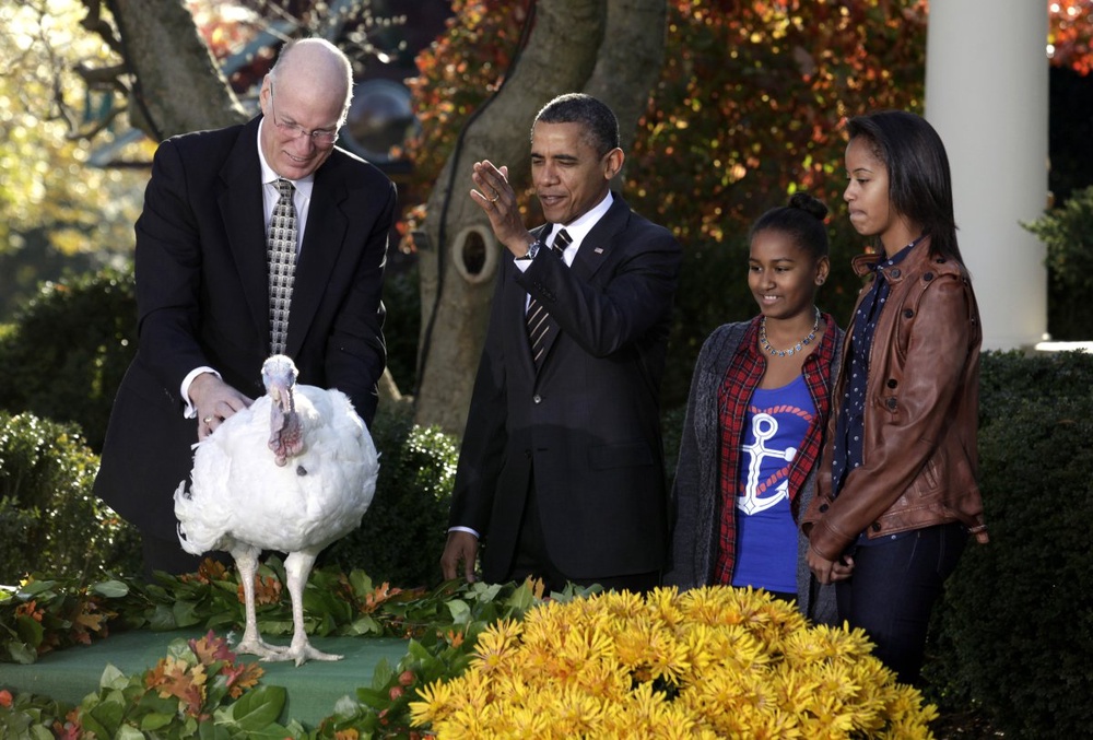 U.S. President Barack Obama pardons the Thanksgiving Turkey. ©Reuters/Yuri Gripas