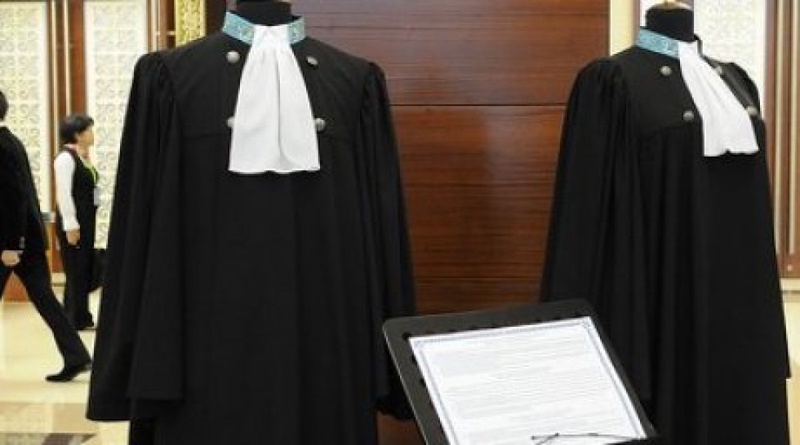 Kazakhstan judges' robe. Photo courtesy of headline.kz