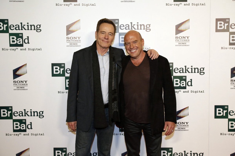 Cast members Bryan Cranston (L) and Dean Norris pose at the premiere of the documentary "No Half Measures: Creating the Final Season of Breaking Bad". ©Reuters/Mario Anzuoni 
