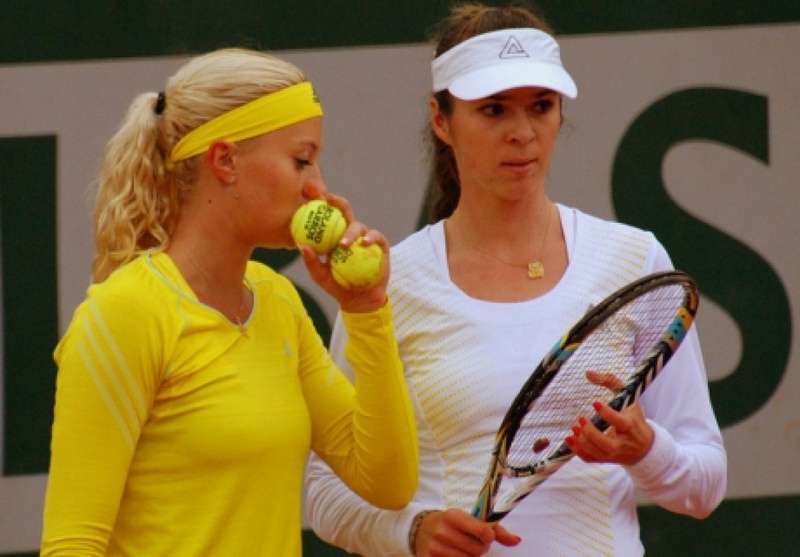 Kristina Mladenovic (L) and Galina Voskoboeva (R). Photo courtesy of omnilexica.com 