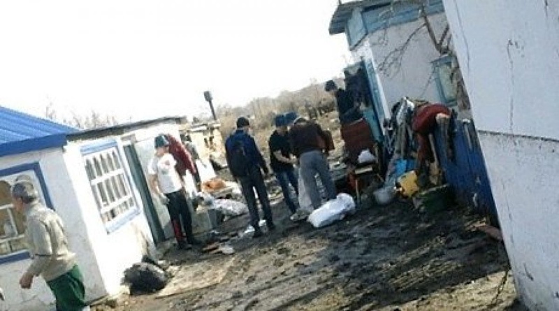 Volunteers helping clean Kokpekti village after the flood.  ©Zhan Otan Karaganda