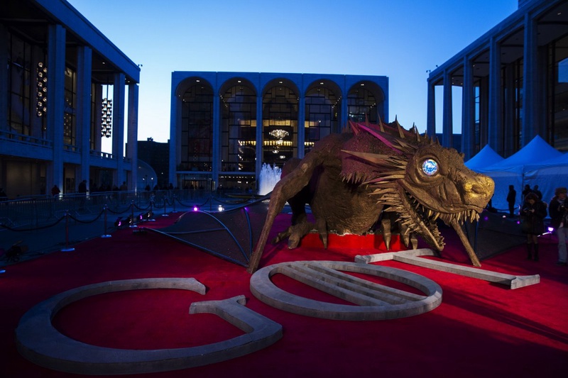 A dragon statue stands on a red carpet in preparation for the season four premiere of the HBO series "Game of Thrones". ©Reuters/Lucas Jackson