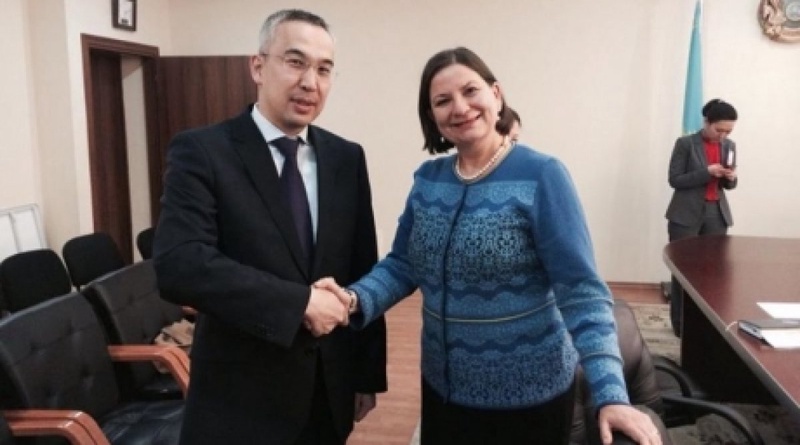 Chairman of Kazakhstan's tourism industry committee Marat Igaliyev and  the Ambassador of Mexico in Turkey and Kazakhstan Martha Elena Barcena Coqui.