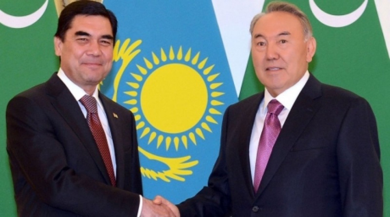 Turkmenistan's president Berdimuhamedov (left) and Kazakhstan's president Nazarbayev ©akorda.kz