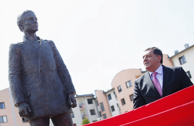 President of Republika Srpska Milorad Dodik watches as a statue of Gavrilo Princip is uncovered during an opening ceremony in East Sarajevo. ©Reuters/Dado Ruvic