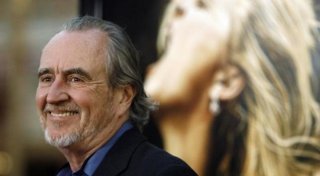 Director Wes Craven attends the premiere of the movie ''Drag Me to Hell'' at the Grauman's Chinese theatre in Hollywood. ©Reuters