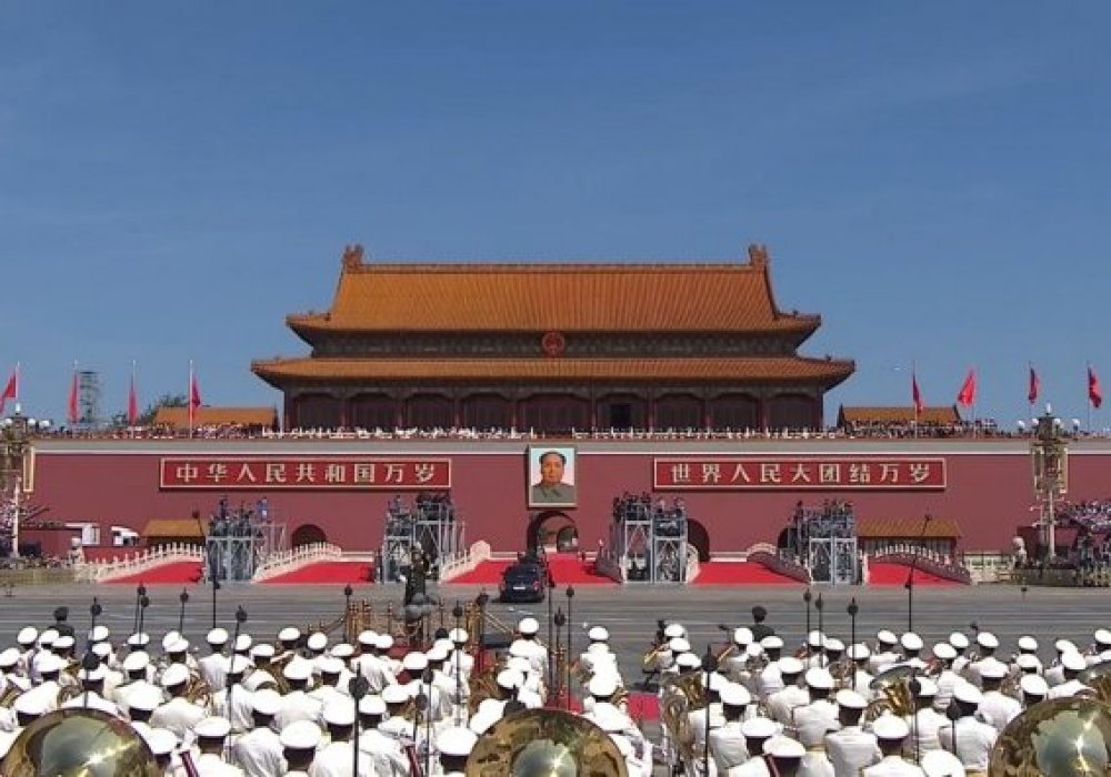 Still of Tengrinews TV broadcast of the Parade in China for the 70th Anniversary of Victory in World War II