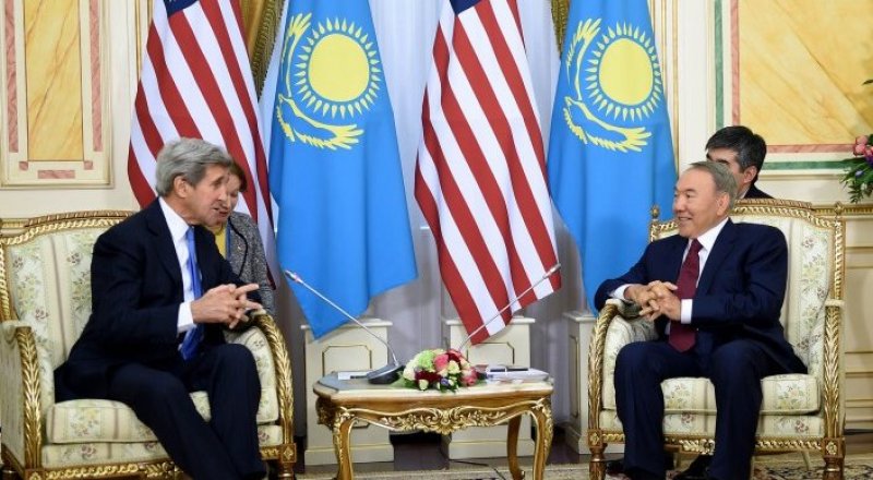 US State Secretary John Kerry and Kazakhstan President Nursultan Nazarbayev. ©Presidential Press Service
