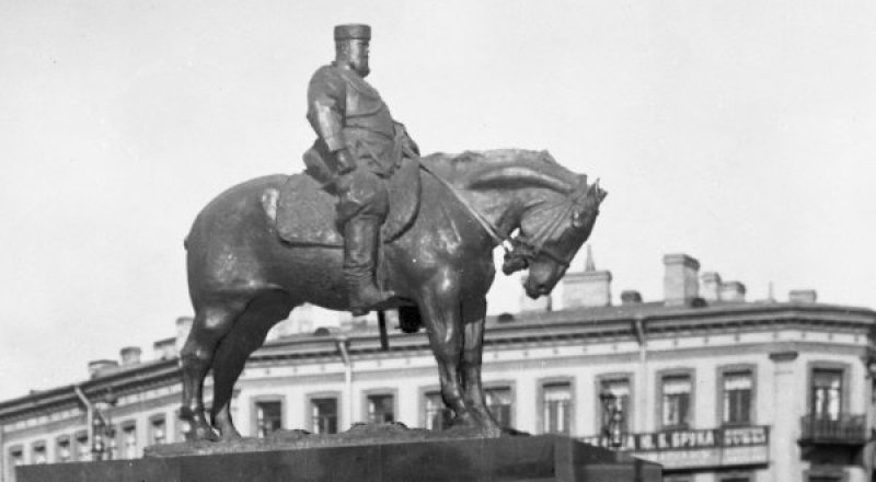 Equestrian monument of Alexander III in St. Petersburg. ©RIA Novosti