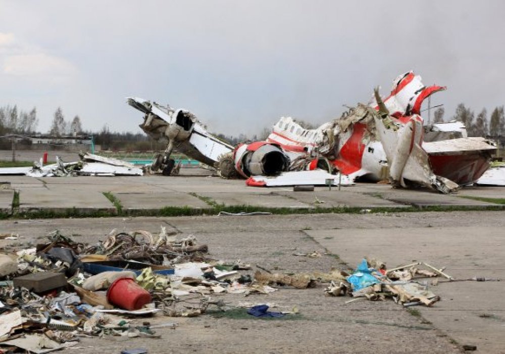 The debris of Polish President Lech Kaczynski's Tu-154 aircraft at Smolensk airfield's secured area. ©RIA Novosti