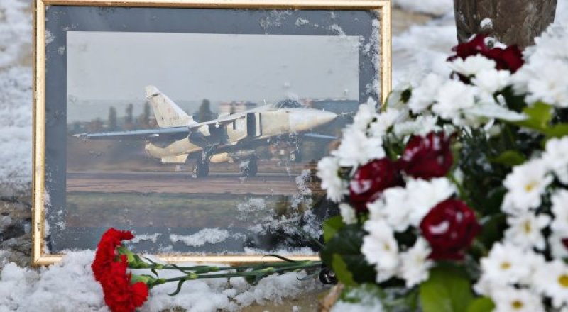 Flowers laid at the monument to pilots in the center of Lipetsk in memory of Lieutenant Colonel Oleg Peshkov of the Lipetsk Air Force Center, the commander of the downed bomber Su-24. ©RIA Novosti