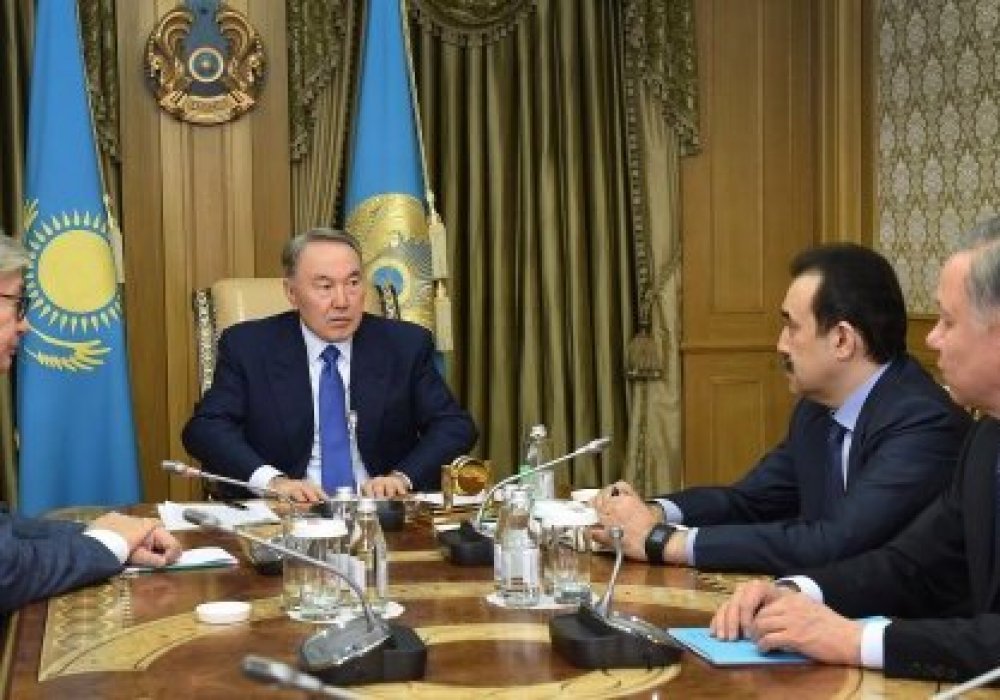 President Nazarbayev (C) at the meeting with Senate Speaker Kasym-Zhomart Tokayev (K) and Prime-Minister Karim Massimov (R) ©Akorda.kz