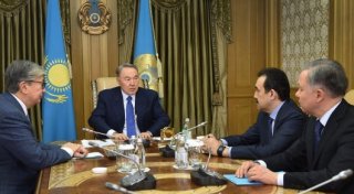 President Nazarbayev (C) at the meeting with Senate Speaker Kasym-Zhomart Tokayev (K) and Prime-Minister Karim Massimov (R) ©Akorda.kz