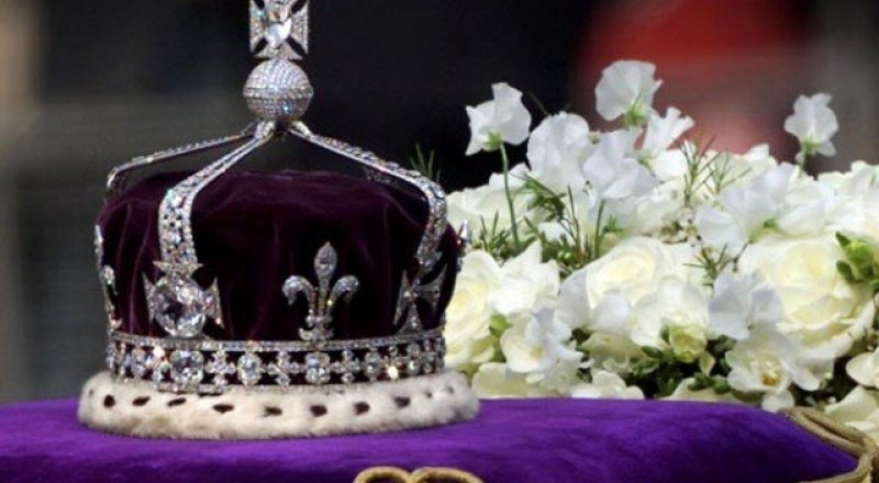 The 105-carat Koh-i-Noor diamond set in the crown. ©Reuters