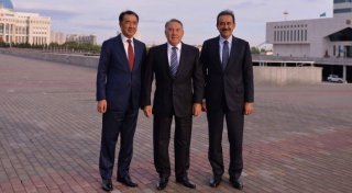Bakhytzhan Sagintayev (L), Nursultan Nazarbayev (C), Karim Massimov (R). Photo courtesty of Akorda.kz