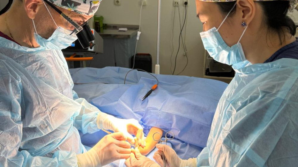 Doctors transplant nerves to save teenager's arm in Kazakhstan