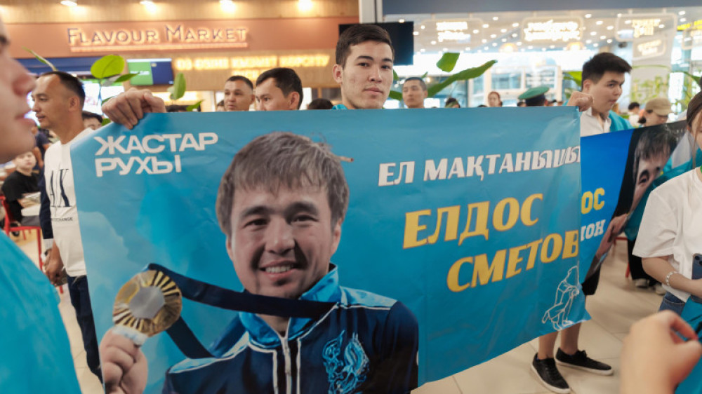 Kazakh Olympic medalists greeted by huge crowd at Almaty airport
