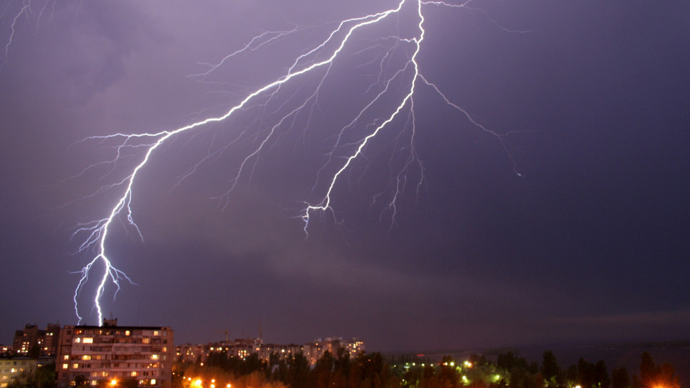 Worker killed by lightning strike in Aktobe, Kazakhstan