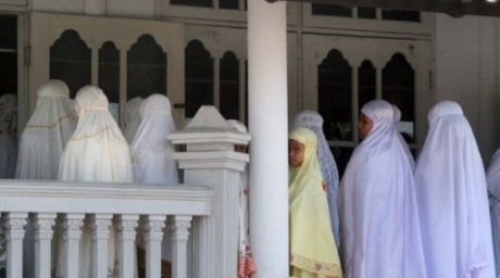 Members of the Muslim Ahmadiyah community attend Friday prayers at the An-Nur Mosque in Indonesia. ©AFP 