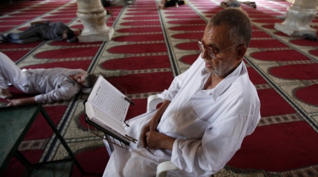 An Egyptian man reads the Koran in Cairo, Egypt. ©Reuters 